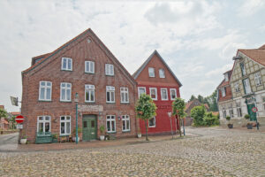 Platz vor der Immobilie